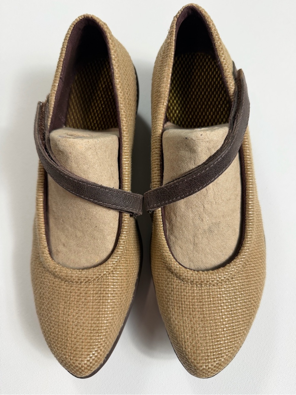 TSUBO 8160 Mary Jane Shoes 6.5 Tan Woven Brown Comfort Wedge Retro Artsy Quirky